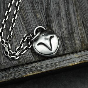 Urnhalsband med uggla: Askminne i sterlingsilver
