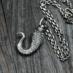 Colar com Pingente de Urna Cauda de Dragão de Prata - Pingente de Urna de Cremação Cauda de Dragão - Joias Comemorativas