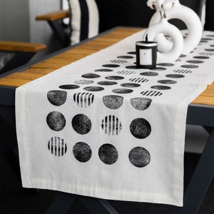 Chemin de table fait main en coton : imprimé pois scandinave