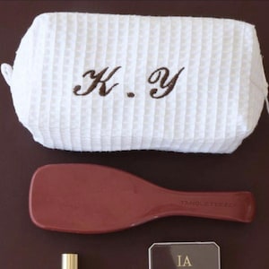 Personalisierte Waffel Reisekosmetiktasche, individuell gestickte Kulturtasche, Brautjungfer Geschenk, Geschenk für sie, Abschlussgeschenk, Baumwollmaterial