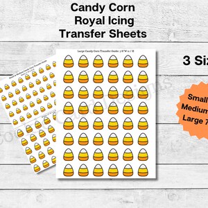 Puede incluir: Hojas de transferencia de glaseado real de caramelos de maíz en tres tamaños: 1,27 cm, 1,59 cm y 2,22 cm. Las hojas presentan filas de diseños de caramelos de maíz en amarillo, naranja y blanco. El texto "Candy Corn Royal Icing Transfer Sheets" está en la parte superior.