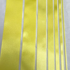 Nastro Berisford in raso doppio GIALLO LIMONE 3 mm 7 mm 10 mm 15 mm 25 mm 35 mm 50 mm di larghezza Confezioni regalo di compleanno Natale Torte Fiocchi per capelli Accessori