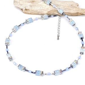 Collar, cadena de cubo de vidrio craquelado con cuentas de hematita y cierre de acero inoxidable azul hielo