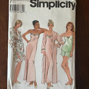 Cartamodello Simplicity 8480 per lingerie: sottoveste, camicia da notte, canottiera, slip e vestaglia, taglie 10-12-14, non tagliato.