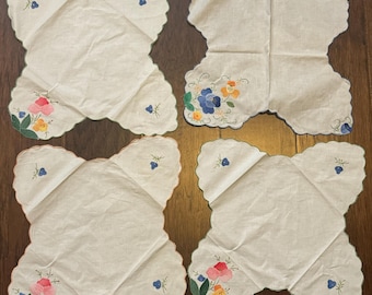 Choice of Vintage Bread Bun Warmer Basket Liner - Appliqué Florals with Scalloped Edge