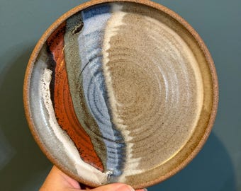 Vintage Signed Ruth Gettys Calhoun Art Pottery 7.5” plate - Beige, Rust and Blue