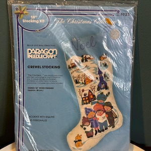 Kit de media navideña vintage Paragon Needlecraft Crewel n.° 6722 &quot;The Carolers&quot;, 45 cm, nuevo en paquete