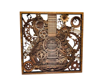 Könnte beinhalten: Ein Wandbild aus Holz, das eine Gitarre mit komplizierten Zahnrädern und Noten darstellt. Die Gitarre ist aus verschiedenen Brauntönen gefertigt und hat ein detailliertes Design.