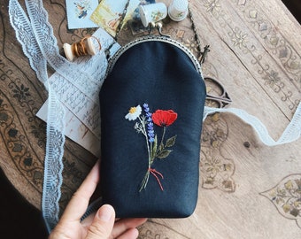 Sac pour téléphone brodé coquelicot, broderie à la main, cadeau pour son amie, sac noir brodé, sacs à bandoulière, meilleur cadeau d'anniversaire