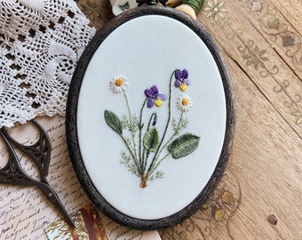 Flower embroidered hoop, Garden flower gift, Unique gift for coworker, Daisies and violets embroidery flowers,  Housewarming gift,