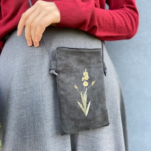 Wildflower gestickte Umhängetasche, einzigartiges Geschenk Mom, kleine Handytasche, Frühlingskleidungszubehör, romantischer Stil, Accessoires Geschenk