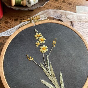 Flower Embroidery Phone Bag With Lock Buckle Outdoor Long Wallet Fashion Shoulder And Crossbody Bags