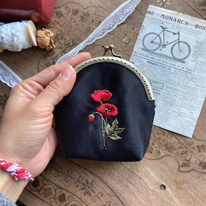Monedero con bordado de amapola, billetera con flores rojas, bolsito pequeño con cierre de seguridad, regalo bordado para abuela, regalo para madre joven, regalo de BirthFlower
