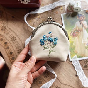 Blue Flower Embroidered Coin Purse, Kisslock Small Wallet, Personalized Gift, Gift to Young Mother, Spring Accessorie,Bags Purses