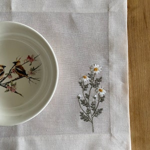 Floral Embroidery Linen Placemats, Daisy Dining Mat, Modern Farmhouse, Summer Style, Embroidered Decor, Cottagecore Linen, Home Furnishings
