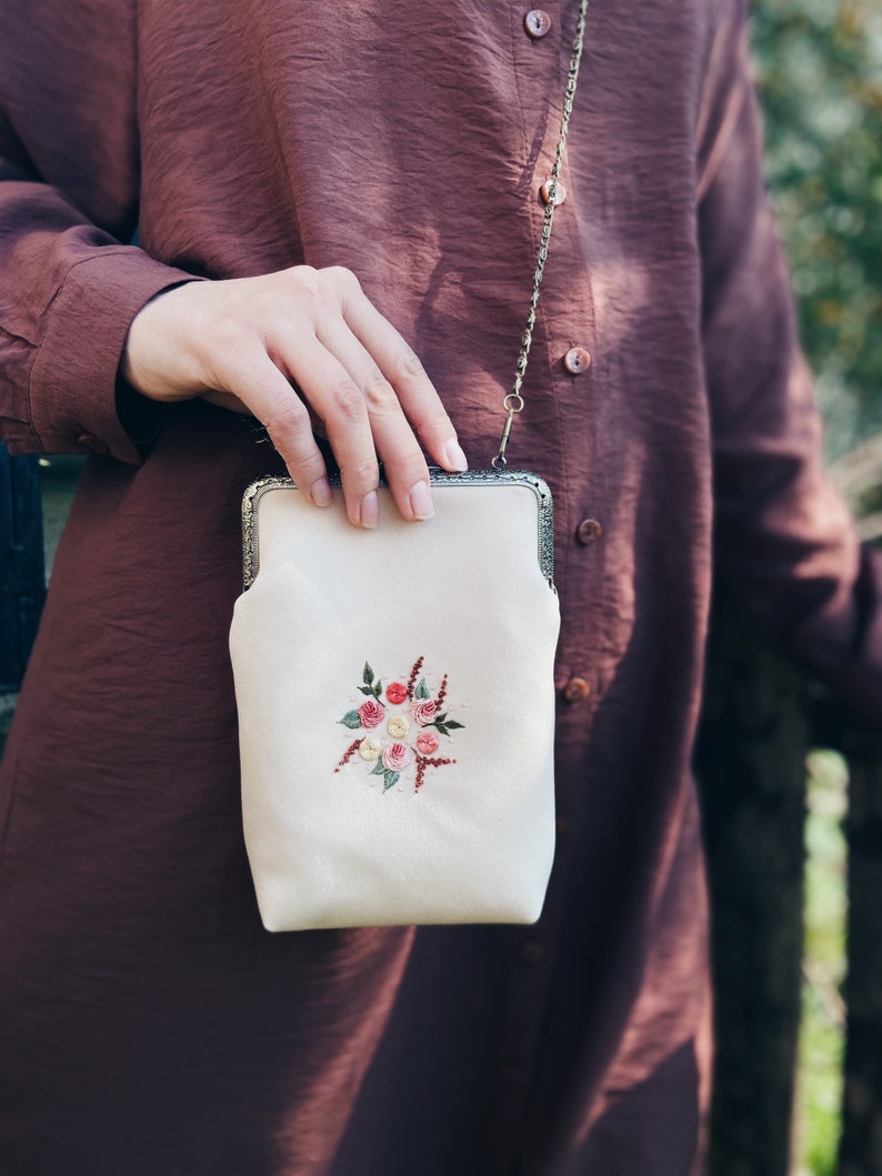 Orange flower embroidered shoulder bag, Gatden flower gift, Unique gift idea, Handmade bag, Gift for her friend, Beige