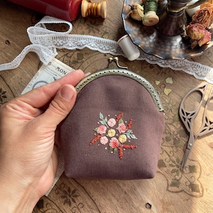 Hand Embroidered Wallet Roses, Small Coin Purse, KissLock Coin Pouch, Embroidered Gift Idea, Gift for Young Mother, Spring Accessories