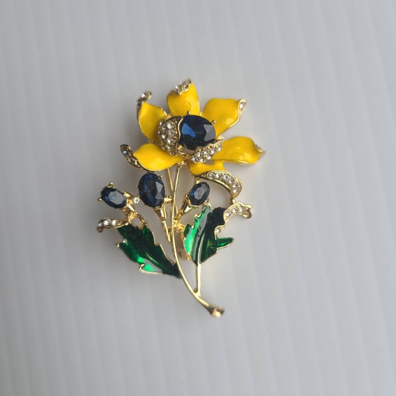 Betsey johnson brooch deals