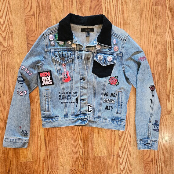 Veste en jean recyclee recyclee avec empiecements peints a crampons taille femme S Etsy Canada