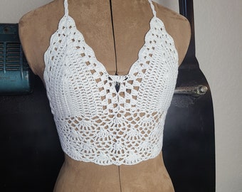 Haut au crochet blanc style bohème bohème