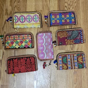 Cartera bohemia con bordado indio