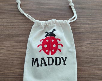 Custom Name Ladybug Gift Bag, 15x20 cm Canvas Drawstring Pouch, Cute Ladybug Party Favor, Personalized Birthday Gift Packaging