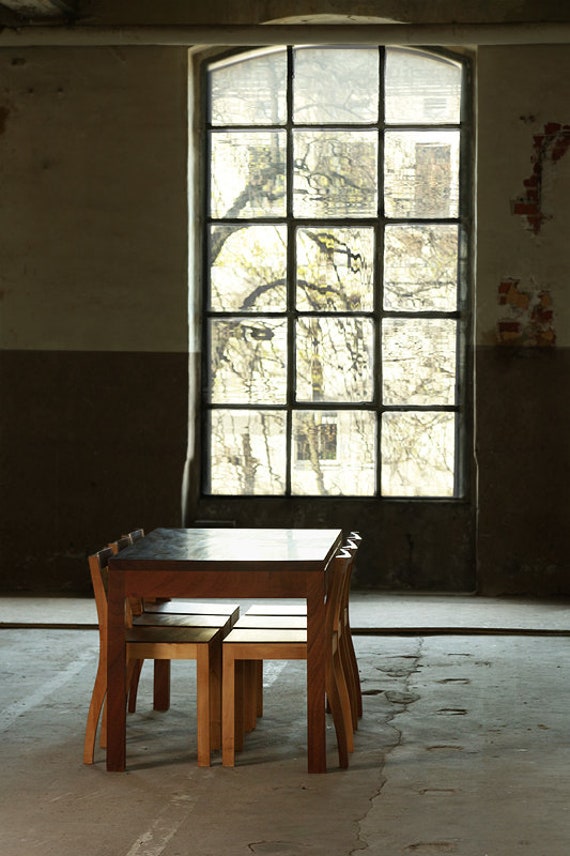 Table avec Six Chaises d'acajou et Poirier