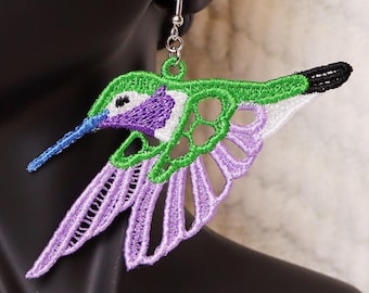 Gestickte Kolibri Ohrringe - Individuelle Paare: Leichter Schmuck aus Edelstahl