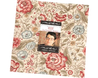 May include: A square fabric piece with a floral pattern in red, cream, and blue tones. The fabric is adorned with large, detailed flowers and foliage. A tag with the text "La Grande Soirée" and the brand "moda" is attached to the fabric.