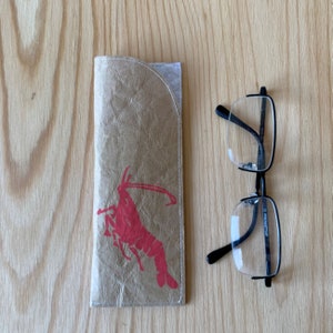 kleines Brillenetui beige koralle mit Krabbe, Tasche für Brille, handbedruckter Brillenschutz Garnele, Etui Lesebrillen und kleine Brillen Bild 3