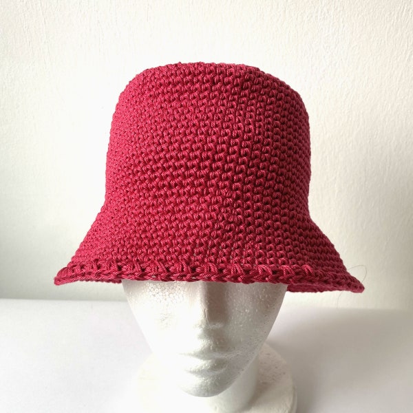 Chapeau de pêcheur crocheté en rose, fait à la main en coton mercerisé