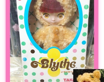 Petite Blythe KPBL-02 Bear Hug 4" Mini Fashion Doll Hasbro Japan Vtg Flauschiger Anzug