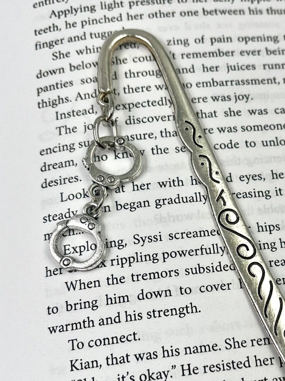 Handcuff Book Hook / Silver Metal 3D Bookmark / BookTok, Romance, Erotic Fiction