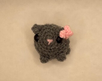 Handmade Crochet Sad Hamster Meme Keychain - Cute Plush With Pink Bow, Grey Knitted Mini Gift (1 PC)