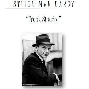 Könnte beinhalten: Schwarzweißfoto von Frank Sinatra mit einem Fedora-Hut und einem Sakko. Das Foto ist mit "Frank Sinatra" beschriftet.