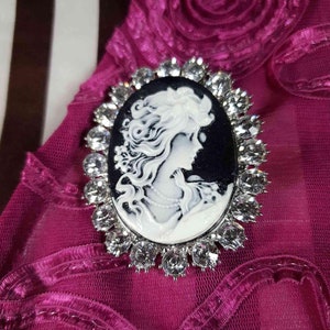 Vintage 1980s Cameo Brooch Rhinestone Black White Oval Retro