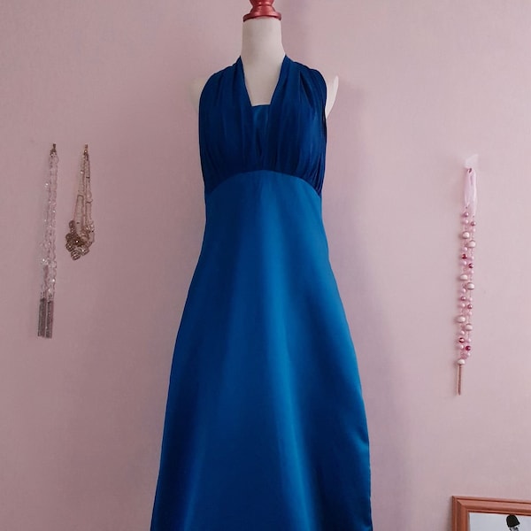 Beautiful 1980s Blue Satin Evening Gown - Size 12/14