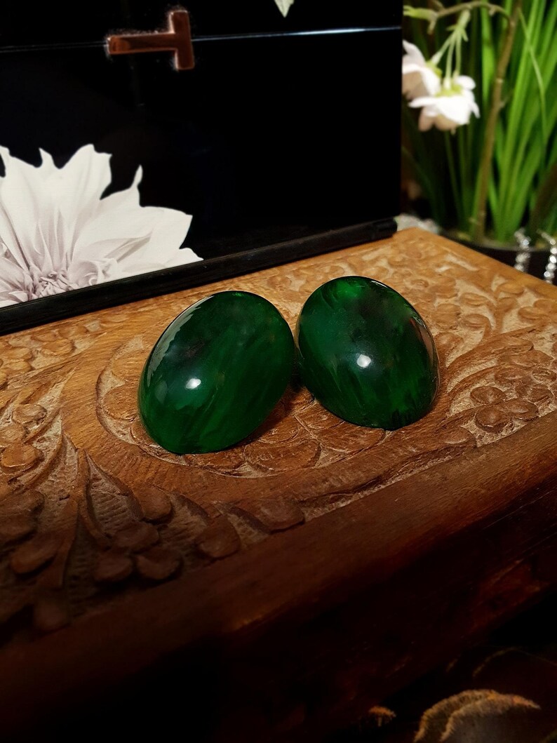 Pendientes de baquelita verde vintage 1930s/40s mármol francés ovalado abovedado grande raro imagen 5