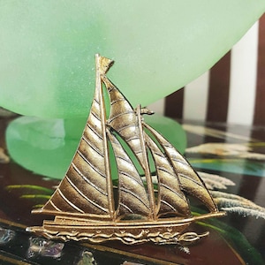 Vintage 1960s Sailing Boat Brooch Pin Gold Tone Regatta Yacht