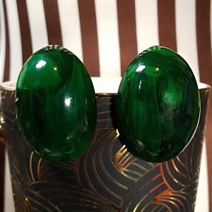 Pendientes de baquelita verde vintage 1930s/40s mármol francés ovalado abovedado grande raro imagen 4