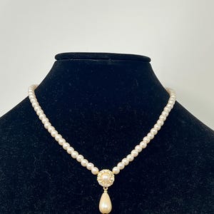 Vintage Faux Pearls Rhinestone Pendant Gold Tone Necklace