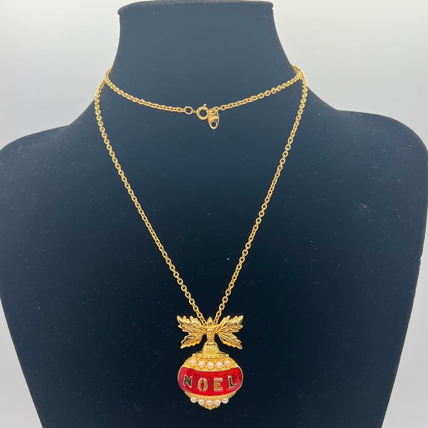 Vintage Signed Avon Christmas Red Enamel Goldtone Ornament Noel Pendant Necklace