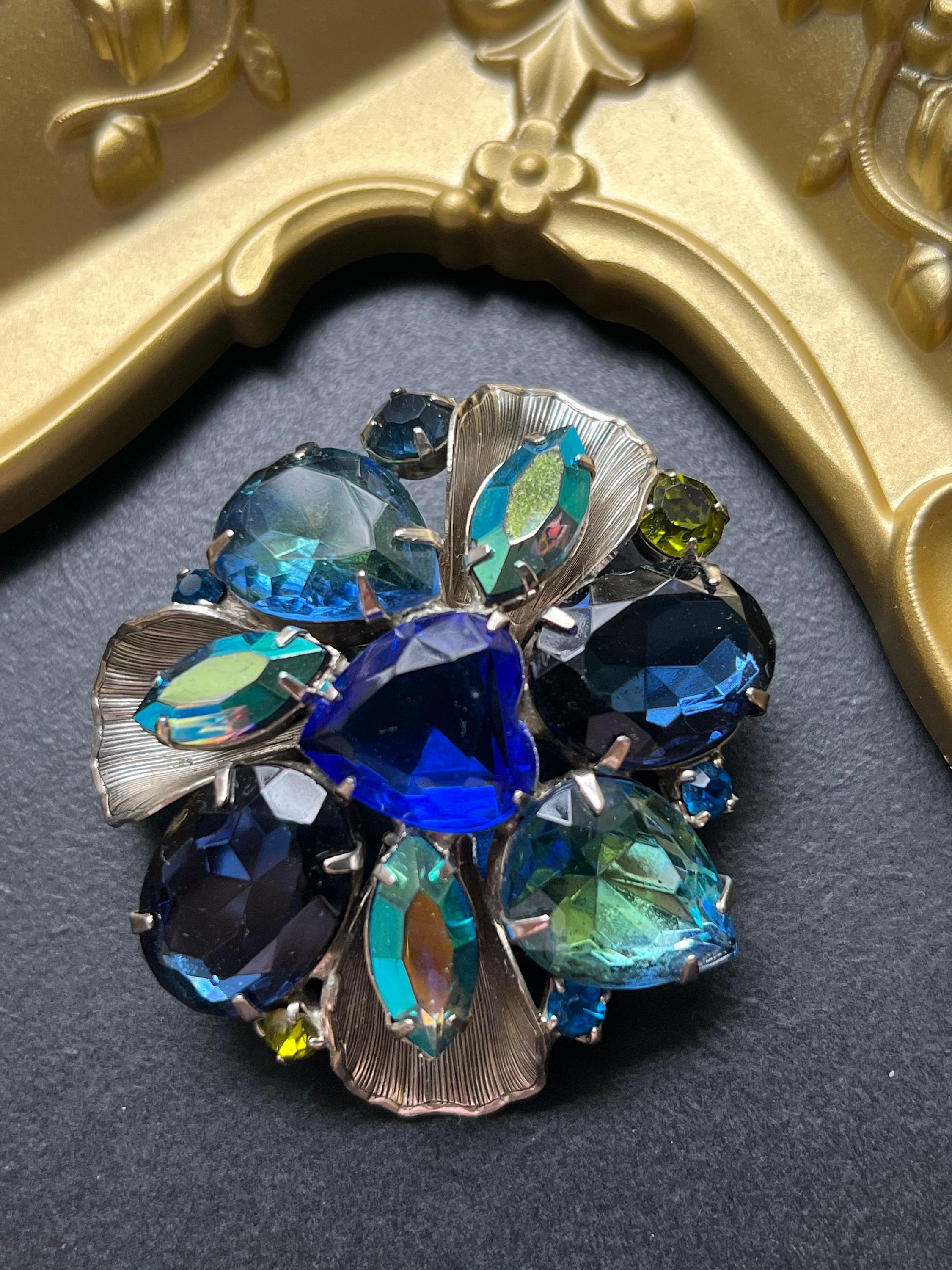 ハートちゃん❣️ミステリーセッティングブルーサファイアブローチ Juliana Heart Brooch - Etsy