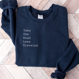 Neem de weg minder bereisd sweatshirt, minimalistisch, ondernemer, avonturier, zelf aanmoediging, geschenk, vrouwen, unisex fit, gedicht referentie
