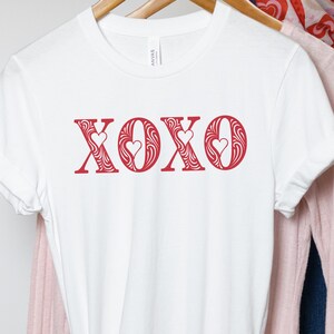 Valentinstag Shirt, Großes XOXO Shirt, Rote Herzen, Valentinstag Shirt, Valentinstag Geschenk, Frauen, Mädchen, Teen, Valentinstag Tshirt