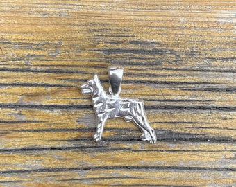 Sterling Silver Dog Tiny Rottweiler Charm Pendentif Collier Cadeau fait à la main pour hommes enfants Unique 925 collier pour hommes