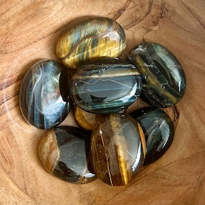 Blue tigers eye palm stone, Blue tigers eye palmstone, Palm stone, Crystal palm stone, Tigers eye palm stone