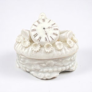 Antique 1800&#39;s Staffordshire England Porcelain Trinket Box