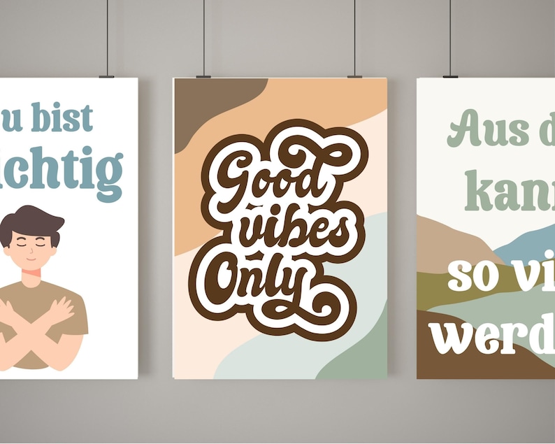 Puede incluir: Tres p&oacute;sters de arte de pared imprimibles con citas motivacionales. El primer p&oacute;ster es blanco con una ilustraci&oacute;n de dibujos animados de una persona con los brazos cruzados y el texto "You are enough". El segundo p&oacute;ster tiene un fondo abstracto de color marr&oacute;n, beige y azul con el texto "Good vibes only" en marr&oacute;n. El tercer p&oacute;ster tiene un fondo abstracto marr&oacute;n, beige y verde con el texto "Aus dem Chaos kann so viel werden" en verde.