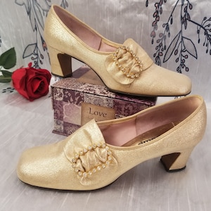 Vintage MCM Gold Lame Rhinestone Buckle Accent Heels  Golden Buckle 50s heels Size Sz 7 Narrow May fit 6.5 too